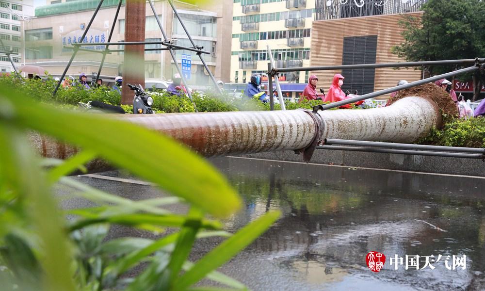 喆丽<控>股‘遭’非执行董事雷百成减持1.2万股 每股作价5.97港元