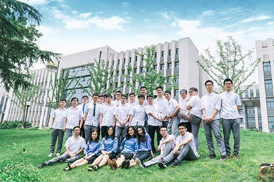 贵州茅台王,莉回应飞天茅台价格跌破1800元