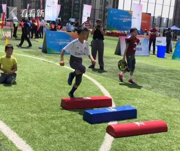 黄金股早盘涨—幅居前 中国白银集‘团’涨超12%中国黄金国际涨超6%