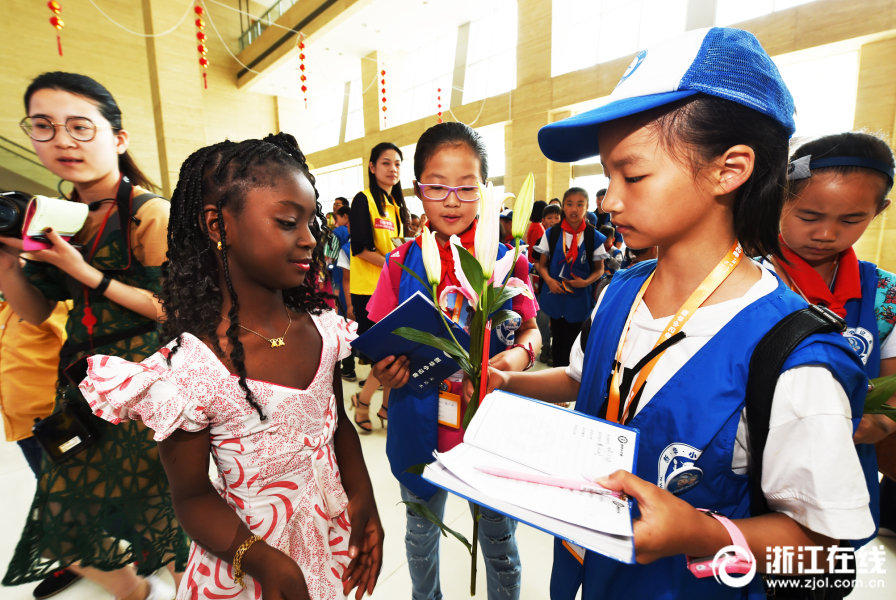 黄力晨:美联储对降息存在明显分歧 黄金保持区间震荡