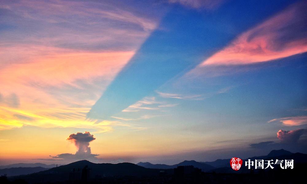 四维图—新—携“驾舱云芯”全栈方案亮相2025物博会