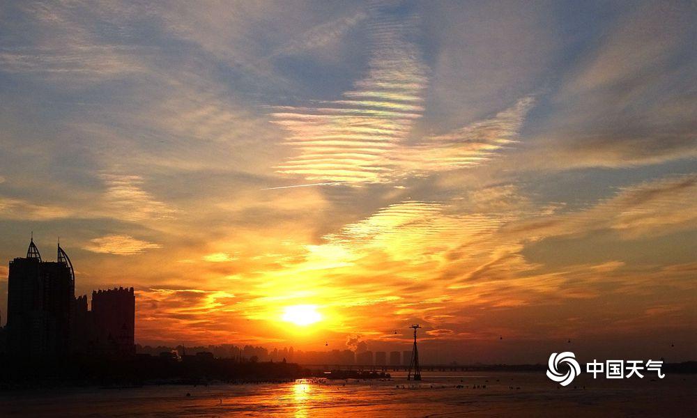 万辰?集,团：前三季度拟每10股派现1.50元