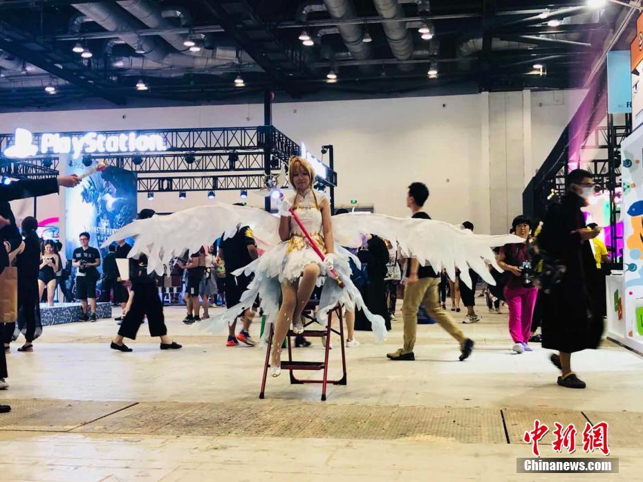 百亿?主动权—益基金经理大扩容！三季度新增34位 AI算力成集体重仓方向