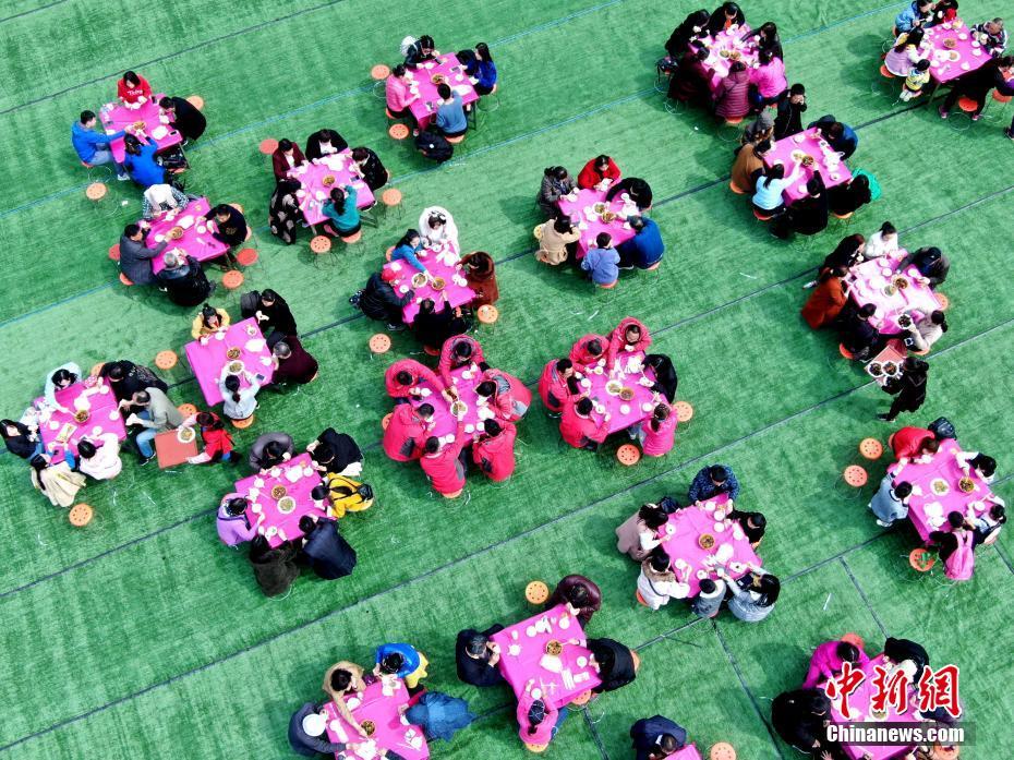 美国停摆阴:云助;推避险情绪，现货黄金突破3800美元大关，白银续创十四年新高