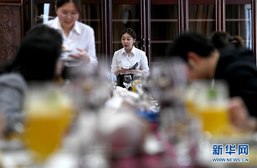 重庆银行规模!冲:刺万亿背后的“增长密码”与资本隐忧