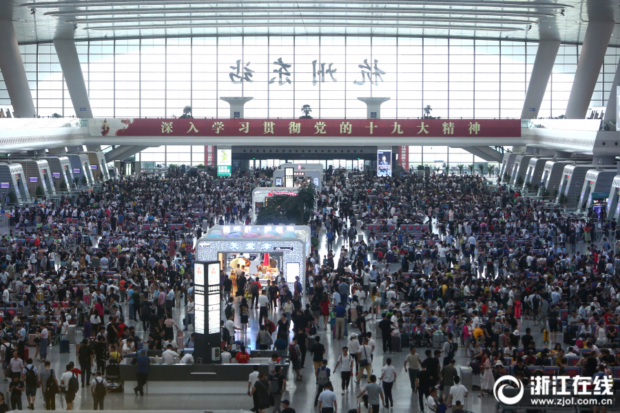 板块高!景气下特色半导体产品受青睐，中韩半导体ETF（513310）近一周规模增长超40%