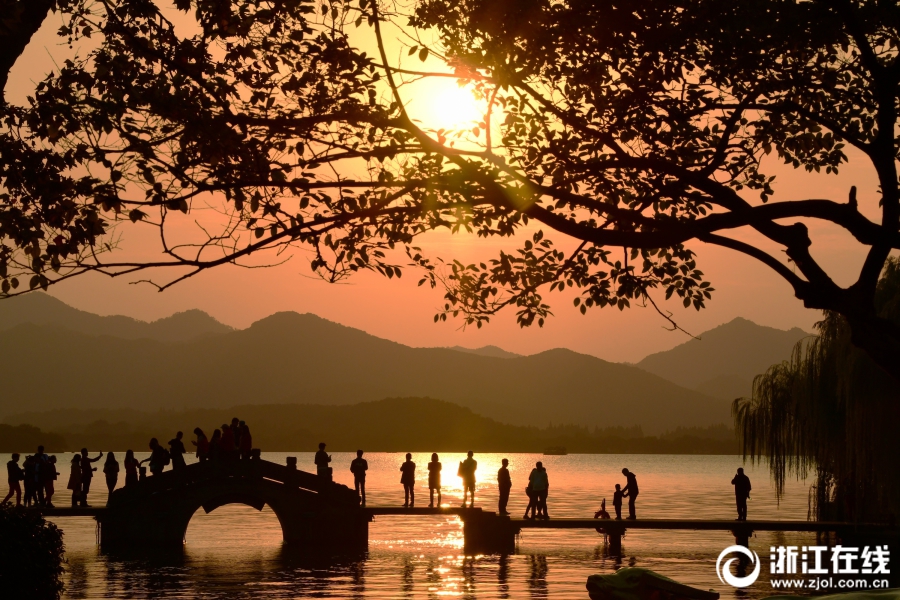 特朗普;调整全球关税:政策 黄金、钨、铀等关键商品获豁免