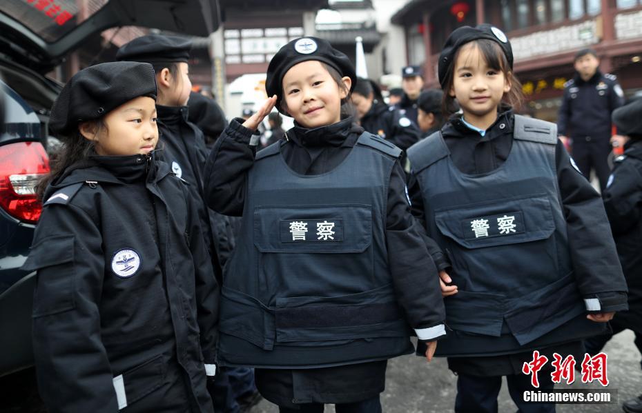 《ARC Raiders,》!登顶 11 月 Steam 最畅销游戏，总销量超 770 万份