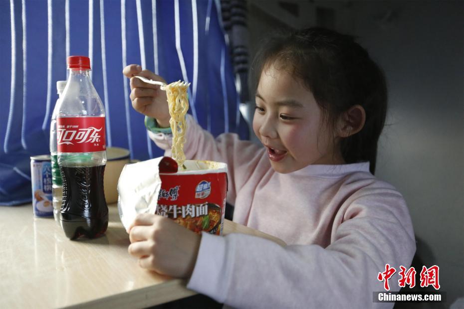 小‘米’集团副总裁/,CFO林世伟入职5周年：雷军亲自颁发金米兔