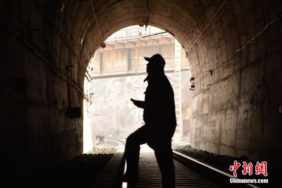 美国;周二开始对日本汽车征收15%关税