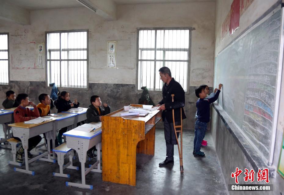 电<子>E,TF逆市上探4.6%，515260再创新高！中芯国际、阿里、百度国产技术突破，推动半导体走强！